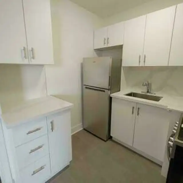 Bachelor apartment, Broadview and Cosburn - ID 4763