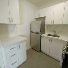 Bachelor apartment, Broadview and Cosburn - ID 4763
