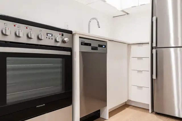 renovated one bedroom - ID 4753