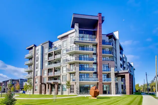 GORGEOUS 1   DEN PENTHOUSE IN STONEY CREEK