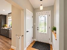 Pet-Friendly 3 Bedroom, 2 Bath with detached garage - Photo 2