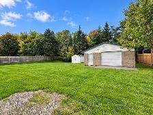 Pet-Friendly 3 Bedroom, 2 Bath with detached garage - Photo 15