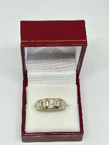 10k Men’s  Vintage three-stone / trilogy Diamond Ring - Photo 2
