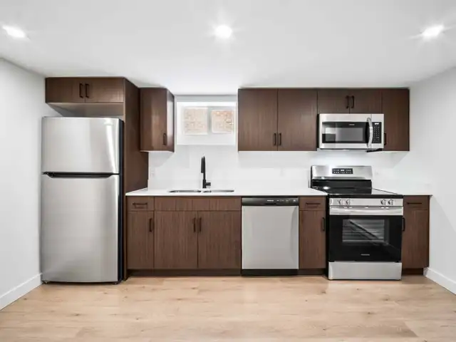 NEWLY Renovated 2 Bedroom Apartment! Move In Ready!