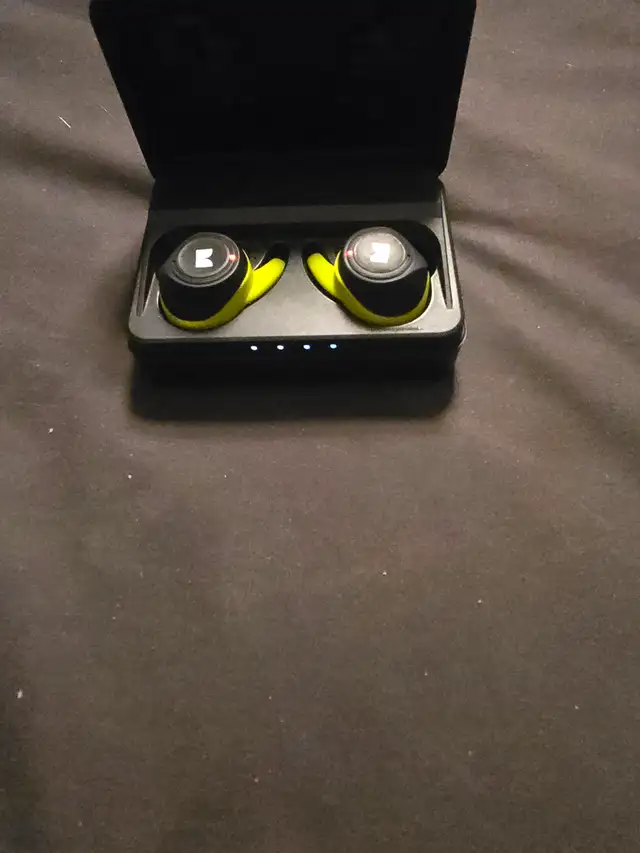 Monster iSport Champion Earbuds — Super Clean OBO