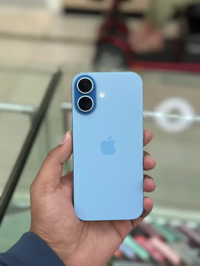 iPhone 17 – Blue | 256GB | 95% Battery | Unlocked | $1,050