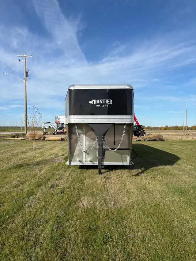 28' Frontier Livestock Trailer