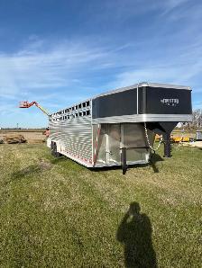 28' Frontier Livestock Trailer - Photo 2
