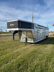 28' Frontier Livestock Trailer - Photo 3