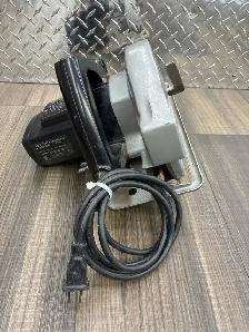 Black Decker 7" 1/4" Circular Saw - Photo 2