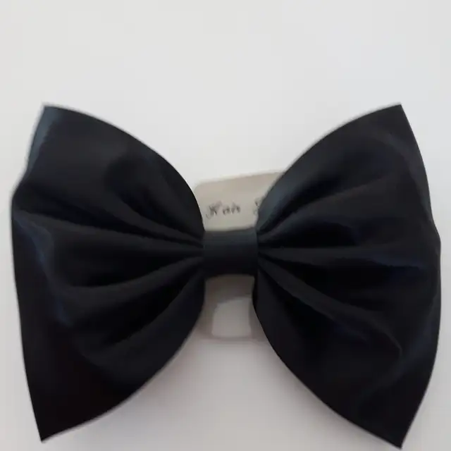 NOEUF PAPILLON NEUF BIJOU DE CHEVEUX SATIN NOIR DE SIMONS:$10.00