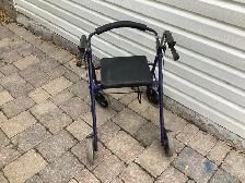 walker with brakes - Photo 2