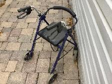 walker with brakes - Photo 3