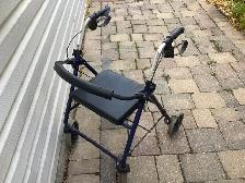 walker with brakes - Photo 4
