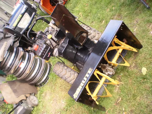 BRUTE  27inch gas Snowblower 2 Stage