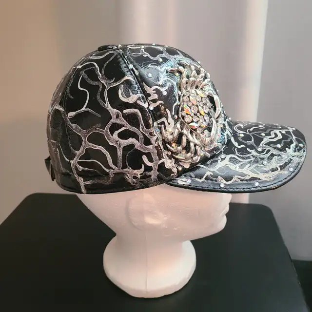 STYLISH BLACK DESIGNER-STYLE CAPBeautiful black glossy cap feat