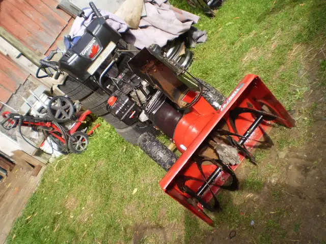 CANADIANA  27inch gas Snowblower 2 Stage