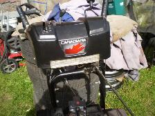 CANADIANA  27inch gas Snowblower 2 Stage - Photo 2