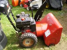 CANADIANA  27inch gas Snowblower 2 Stage - Photo 4
