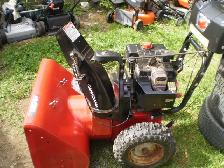 CANADIANA  27inch gas Snowblower 2 Stage - Photo 5