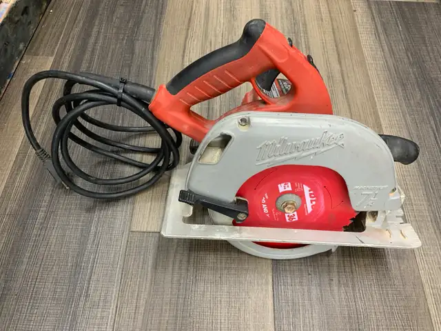 Milwaukee 6390 Circular Saw