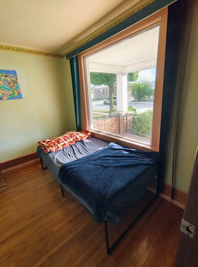 1 Student Rooms for Rent  | Walk to University of Windsor