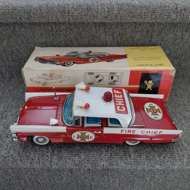 Voiture tôle antique Bandai Lincoln Fire Chief Japon   boîte