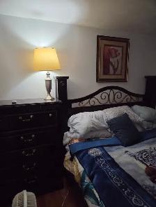 Mobilier de chambre à coucher King fini noyer et marbre - Photo 4