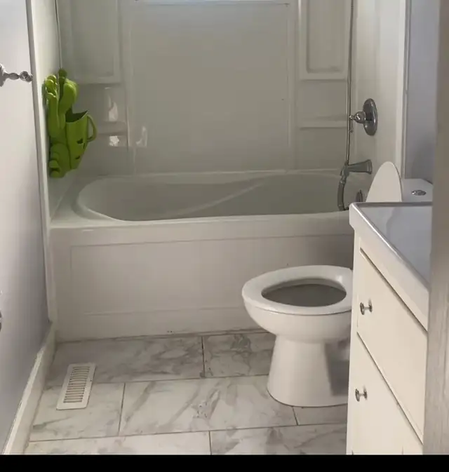 Room for rent 650$ block line Kitchener , immediately avail