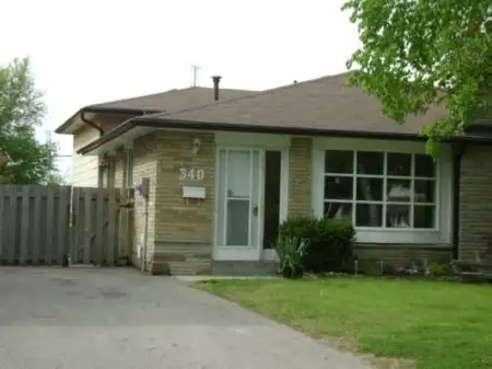 Large 2-Bed Apt Short Term Rental Beside the Mall
