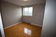 2 Bed 1 Bath, Close to Algonquin | Available November1 st - Photo 3