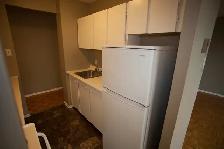 2 Bed 1 Bath, Close to Algonquin | Available November1 st - Photo 11