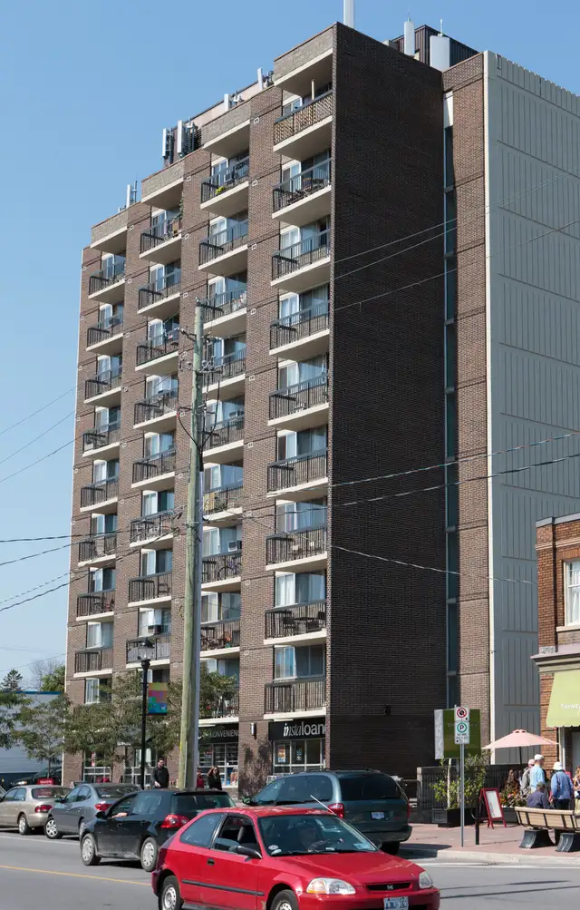 1 Bedroom - Wellington West - $1529   Hydro - December 1st!