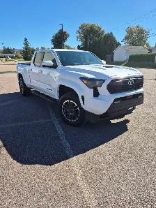 Toyota Tacoma TRD Sport   2024 - Photo 2