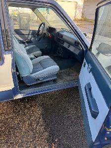 Toyota Pickup Truck - Photo 4
