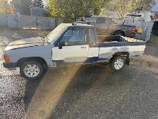 Toyota Pickup Truck - Photo 6