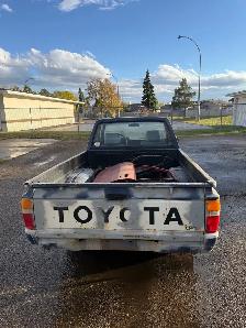 Toyota Pickup Truck - Photo 8