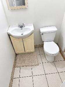 SPACIOUS 800 SQ FT 1-BEDROOM – PARKING, HEAT & LAUNDRY INCLUDED - Photo 9
