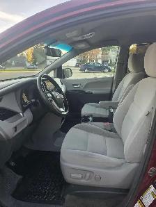 2015 Toyota Sienna LE SAFETIED - Photo 5
