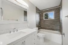 6,630 Sq Ft Lot with Renovated 4 Bed Bungalow   Legal Suite - Photo 8