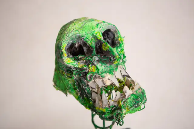 Tête verte en papier sculpté pour l'Halloween, La tête verte