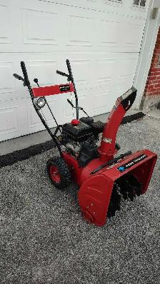 6.5 HP Snowblower - Excellent Condition - Photo 3