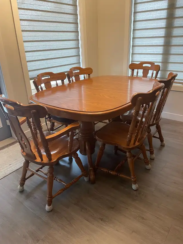 Oak dining room table