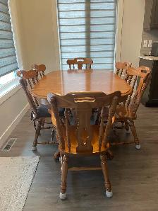 Oak dining room table - Photo 2