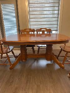 Oak dining room table - Photo 3