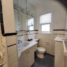 SPACIOUS & BEAUTIFULLY MAINTAINED 2 BEDROOM - APARTMENT, LEASIDE - Photo 10