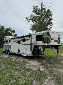 Lakota Living Quarters Horse Trailer