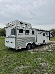 Lakota Living Quarters Horse Trailer - Photo 3
