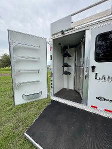 Lakota Living Quarters Horse Trailer - Photo 5