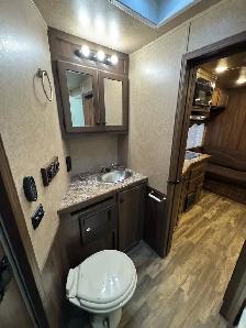 Lakota Living Quarters Horse Trailer - Photo 10